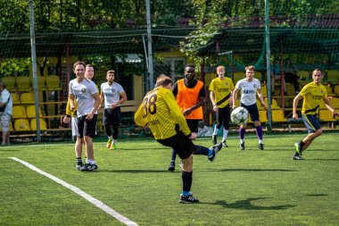 Moskova, Rusya - 24 Ağustos 2019: Oyunda futbolcular. Moskova Amatör Ligi.