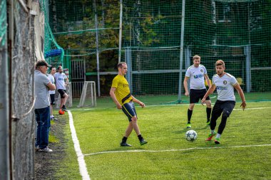 Moskova, Rusya - 24 Ağustos 2019: Oyunda futbolcular. Moskova Amatör Ligi.