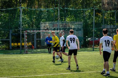 Moskova, Rusya - 24 Ağustos 2019: Oyunda futbolcular. Moskova Amatör Ligi.