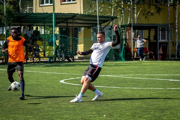 Moskova, Rusya - 24 Ağustos 2019: Oyunda futbolcular. Moskova Amatör Ligi.