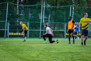 Moskova, Rusya - 24 Ağustos 2019: Oyunda futbolcular. Moskova Amatör Ligi.