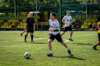 Moskova, Rusya - 24 Ağustos 2019: Oyunda futbolcular. Moskova Amatör Ligi.