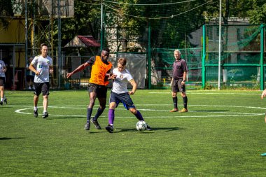 Moskova, Rusya - 24 Ağustos 2019: Oyunda futbolcular. Moskova Amatör Ligi.