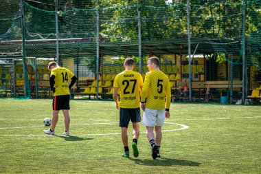 Moskova, Rusya - 24 Ağustos 2019: Oyunda futbolcular. Moskova Amatör Ligi.