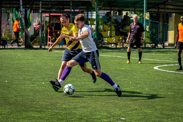 Moskova, Rusya - 24 Ağustos 2019: Oyunda futbolcular. Moskova Amatör Ligi.