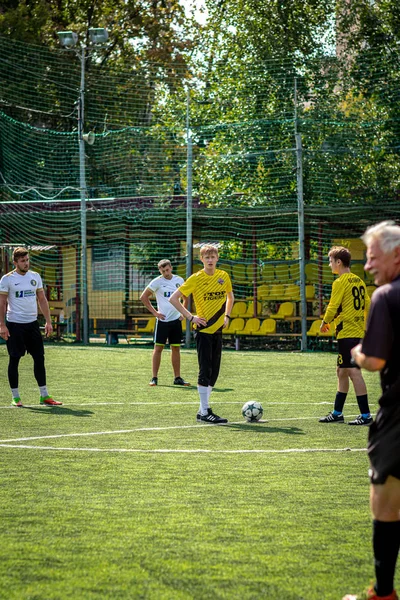 Moskova, Rusya - 24 Ağustos 2019: Oyunda futbolcular. Moskova Amatör Ligi.
