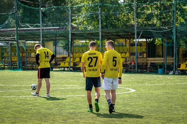 Moskova, Rusya - 24 Ağustos 2019: Oyunda futbolcular. Moskova Amatör Ligi.