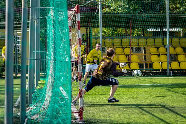 Moskova, Rusya - 24 Ağustos 2019: Oyunda futbolcular. Moskova Amatör Ligi.