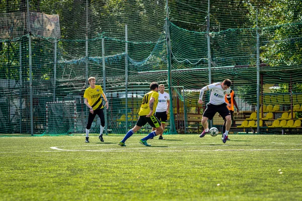Moskova, Rusya - 24 Ağustos 2019: Oyunda futbolcular. Moskova Amatör Ligi.