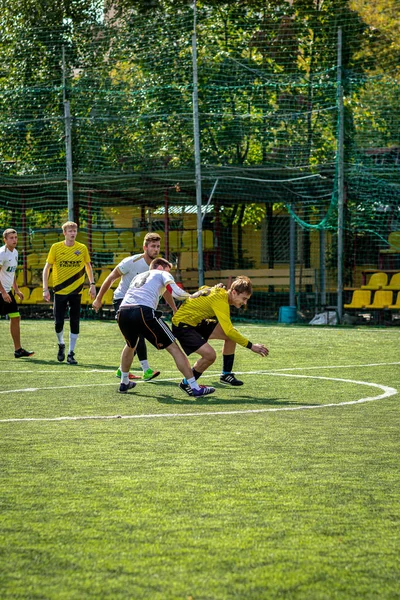 Moskova, Rusya - 24 Ağustos 2019: Oyunda futbolcular. Moskova Amatör Ligi.