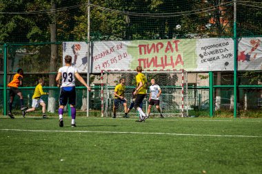Moskova, Rusya - 24 Ağustos 2019: Oyunda futbolcular. Moskova Amatör Ligi.