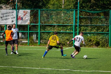 Moskova, Rusya - 24 Ağustos 2019: Oyunda futbolcular. Moskova Amatör Ligi.