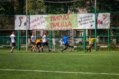 Moskova, Rusya - 24 Ağustos 2019: Oyunda futbolcular. Moskova Amatör Ligi.