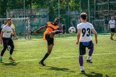 Moskova, Rusya - 24 Ağustos 2019: Oyunda futbolcular. Moskova Amatör Ligi.