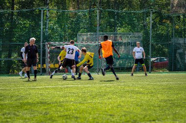 Moskova, Rusya - 24 Ağustos 2019: Oyunda futbolcular. Moskova Amatör Ligi.