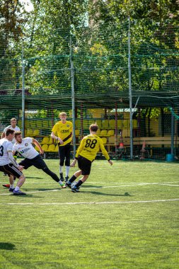 Moskova, Rusya - 24 Ağustos 2019: Oyunda futbolcular. Moskova Amatör Ligi.