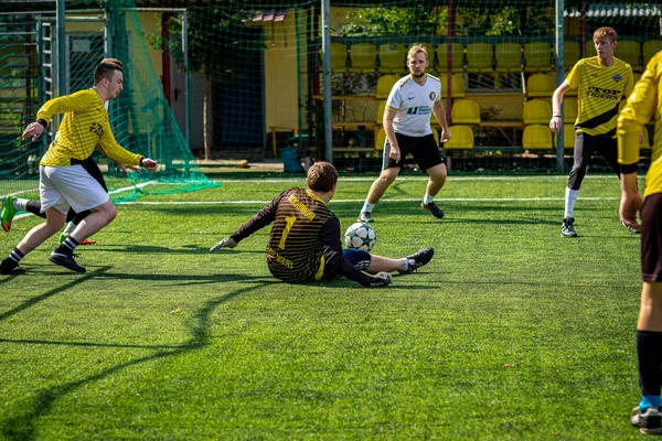 MOSCOW, RÚSSIA - 24 de agosto de 2019: Jogadores de futebol no jogo. Liga Amador em Moscou . — Fotografia de Stock