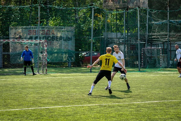 Moskova, Rusya - 24 Ağustos 2019: Oyunda futbolcular. Moskova Amatör Ligi.