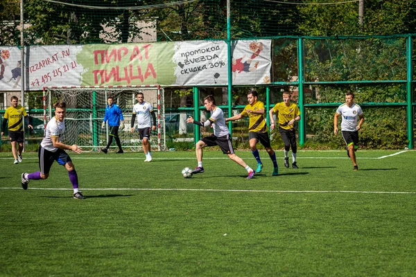 Moskova, Rusya - 24 Ağustos 2019: Oyunda futbolcular. Moskova Amatör Ligi.