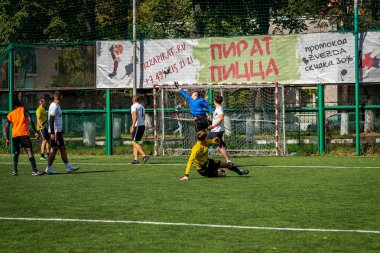 Moskova, Rusya - 24 Ağustos 2019: Oyunda futbolcular. Moskova Amatör Ligi.