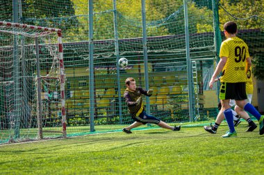 Moskova, Rusya - 24 Ağustos 2019: Oyunda futbolcular. Moskova Amatör Ligi.