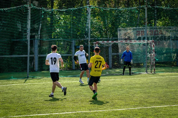 Moskova, Rusya - 24 Ağustos 2019: Oyunda futbolcular. Moskova Amatör Ligi.