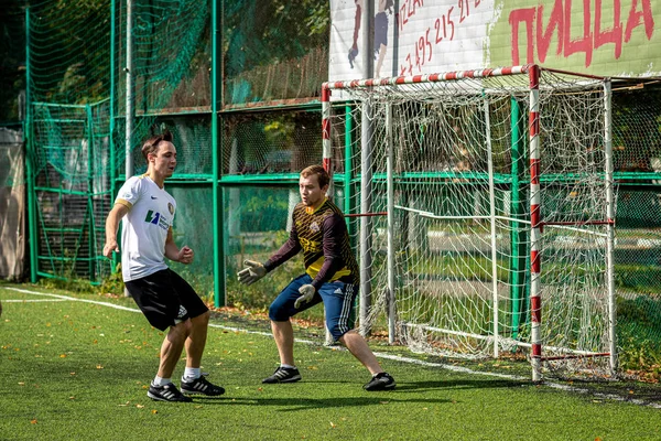 Moskova, Rusya - 24 Ağustos 2019: Oyunda futbolcular. Moskova Amatör Ligi.