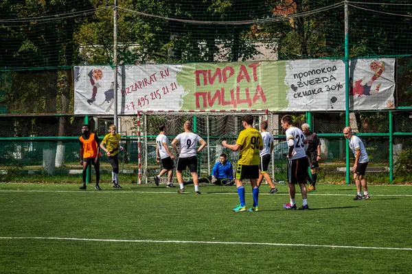 Moskova, Rusya - 24 Ağustos 2019: Oyunda futbolcular. Moskova Amatör Ligi.