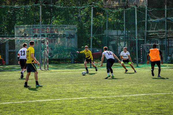 Moskova, Rusya - 24 Ağustos 2019: Oyunda futbolcular. Moskova Amatör Ligi.