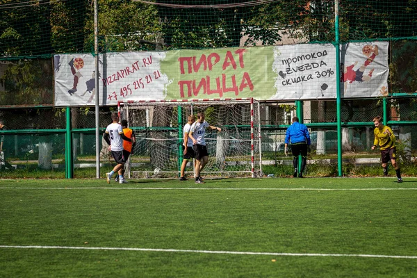 Moskova, Rusya - 24 Ağustos 2019: Oyunda futbolcular. Moskova Amatör Ligi.