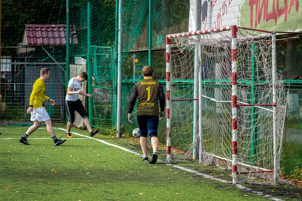 Moskova, Rusya - 24 Ağustos 2019: Oyunda futbolcular. Moskova Amatör Ligi.