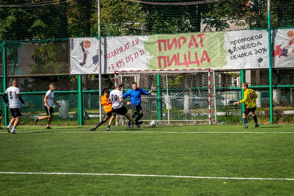 Moskova, Rusya - 24 Ağustos 2019: Oyunda futbolcular. Moskova Amatör Ligi.