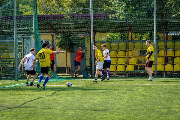 Μόσχα, Ρωσία-24 Αυγούστου 2019: ποδοσφαιριστές στο παιχνίδι. Ερασιτέχνης πρωτάθλημα στη Μόσχα. — Φωτογραφία Αρχείου