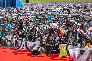 MOSKOVA, RUSYA - 25 Ağustos 2019: IRONSTAR CROCUS FITNESS TRIATHLON 2019 'daki bisiklet parkı.