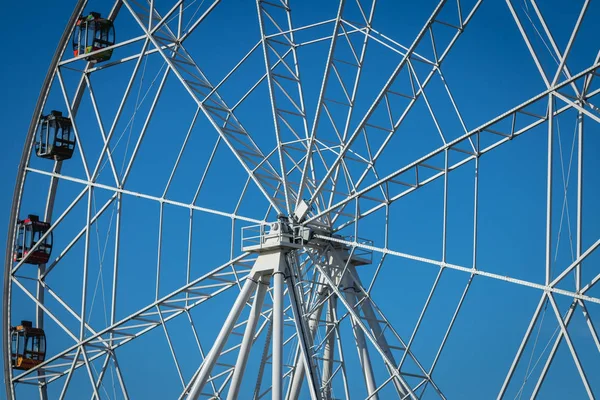 Ferris Wheel Over Blue Sky. — Stock Photo, Image