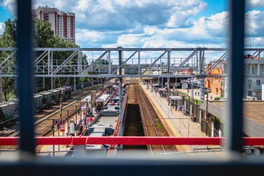 MOSCOW, Rusya - 10 Temmuz 2020: Odintsovo, Moskova, Rusya 'daki İstasyonda Tren.