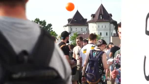 MOSKVA, RUSKO - 27. června 2019: Dav, koncert, letní festival. — Stock video