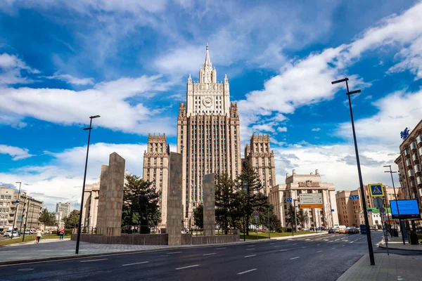 MOSCÚ, RUSIA - 27 de julio de 2020: Ministerio de Relaciones Exteriores. — Foto de Stock