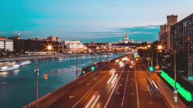 MOSCOW, RUSSIA - 6 AĞUSTOS 2020: Gece Şehri Zaman aşımı videosu, 4K.