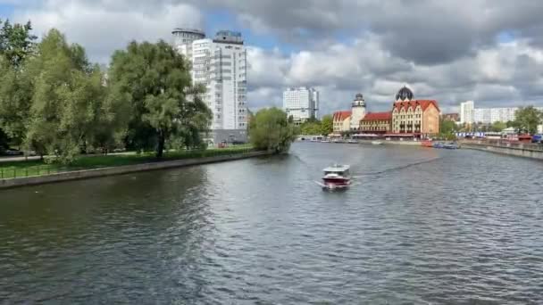 KALINININGRAD, RUSIA - 18 de septiembre de 2020: Famoso pueblo pesquero de Kaliningrado. — Vídeos de Stock