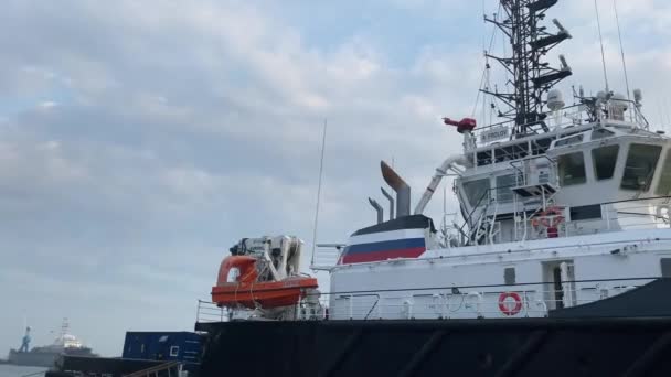 KALININGRAD, RUSYA - 22 Eylül 2020: Rus savaş gemisi limanı. — Stok video