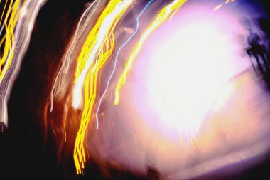 Şehir galaksisi. Orijinal ışık resmi, uzun pozlama. Soyut fotoğrafçılık.