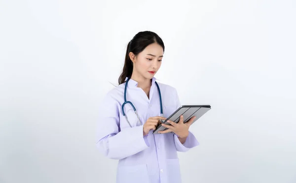 Doctor Wearing White Gown Stethoscope Her Neck — Stock Photo, Image