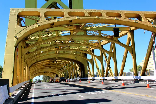 Sacramento Golden Tower Bridge Dal Davanti Guardando Attraverso Sacramento California — Foto Stock