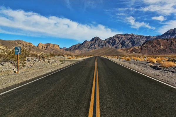 Grande Route Américaine Traversant Une Énorme Vallée Mort Dans Nevadia — Photo