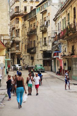 Havana, Küba - 10 Ocak 2019: Her gün hayat eski Havana'nın sokakta. Küba