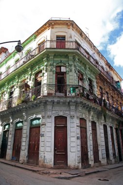 Eski Havana 'da Lamparilla caddesinde 1906 model güzel bir binanın cephesi