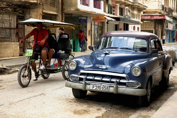 Habana Cuba Enero 2019 Coches Antiguos Que Mueven Por Las —  Fotos de Stock