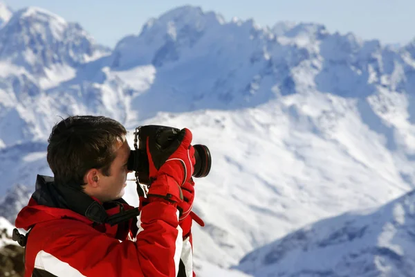 Photographer works on a background of mountains of Elbrus — Stock Photo, Image