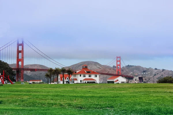 Puente Golden Gate en San Francisco al atardecer — Foto de Stock